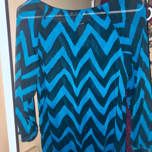 Zac & Rachel 3/4 length sleeves chevron blouse - Picture 6 of 8